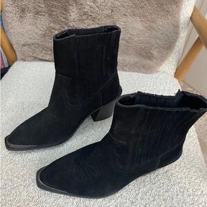 Elegant Black Heeled Boots
